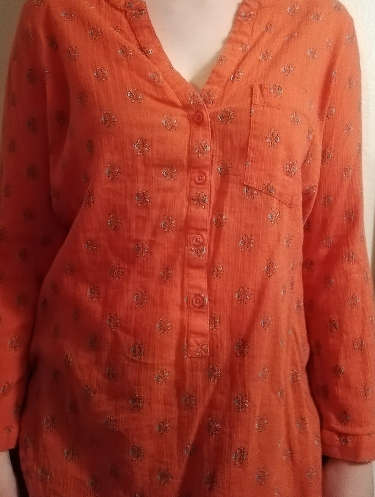 Coral/orangeish tunic with flower pattern